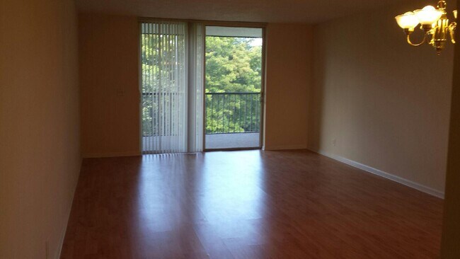 Foto del edificio - 14723 Cumberland Dr