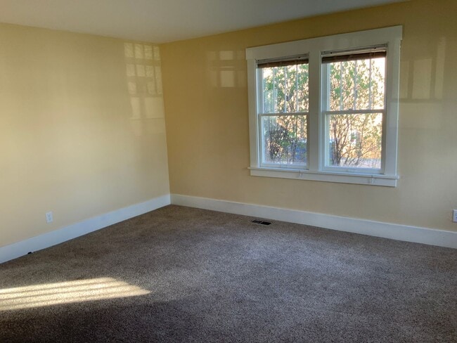 Foto del edificio - Three Bedroom House in Central Missoula