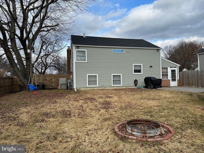 Building Photo - 301 Sheridan Dr