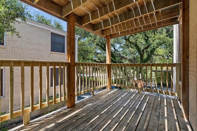 Building Photo - 914 E 32nd St