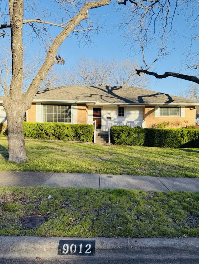 Foto principal - 9012 Westbriar Dr