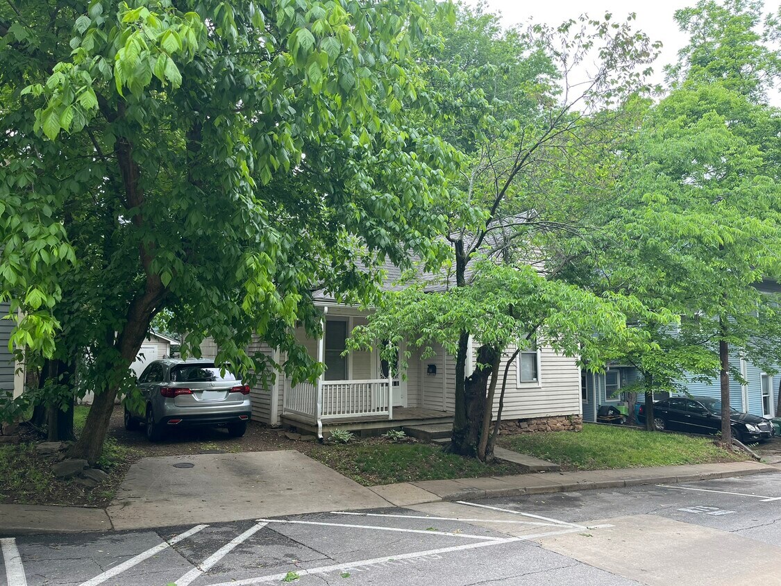 Primary Photo - 253 W Watson St