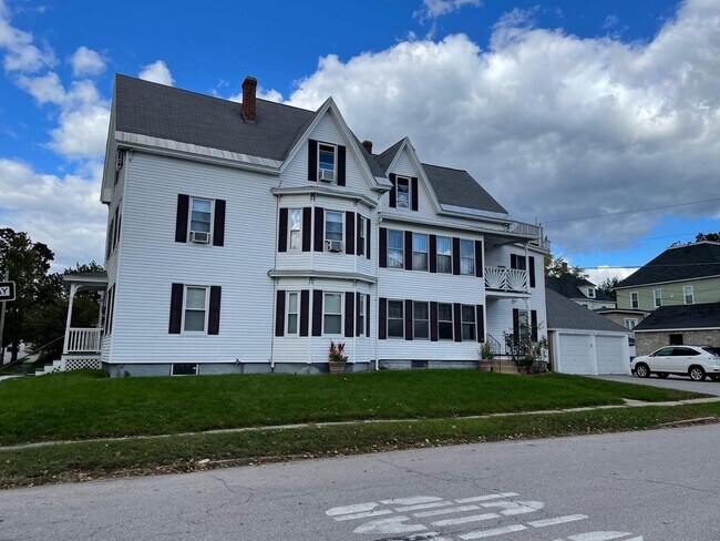Building Photo - 869 Union St