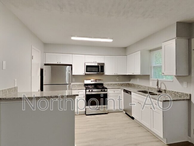 Building Photo - 2916 Medina Dr