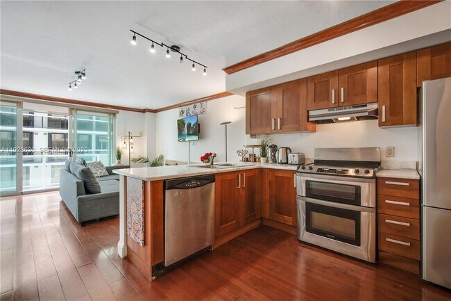 Foto del edificio - 9499 Collins Ave