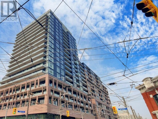 Building Photo - 285-285 Dufferin St