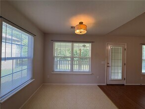 Building Photo - 15 Pennine Ln