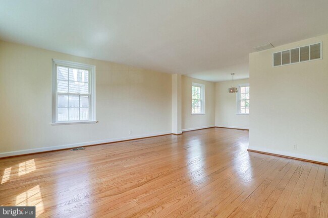 Building Photo - 3405 S Stafford St
