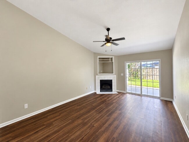 Building Photo - 1342 Pinnacle Ln