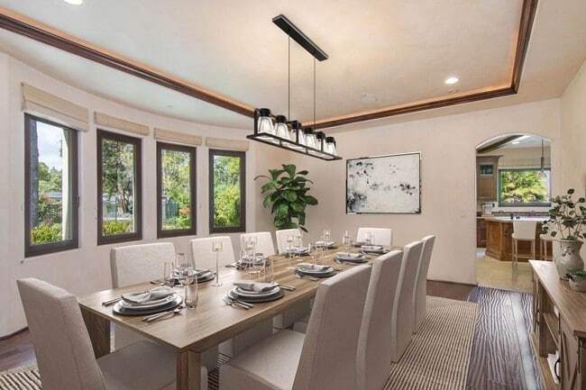 Building Photo - 222 Greenoaks Dr