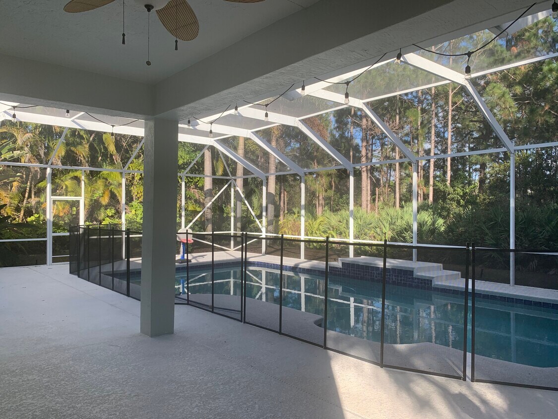 Building Photo - 4689 SW Hammock Creek Dr