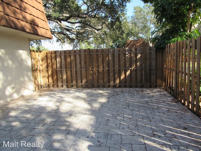 Building Photo - 1428 Park Shore Cir