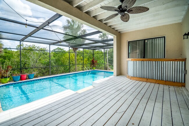 Foto del edificio - 6410 Drake Ct