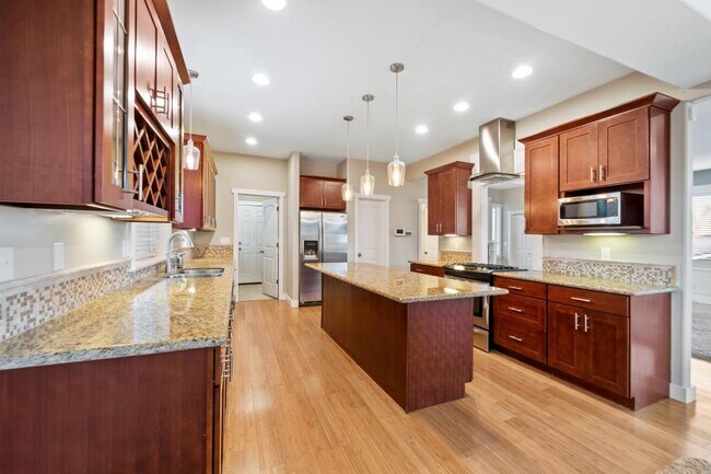 Building Photo - West Seattle Home - 4 bedrooms