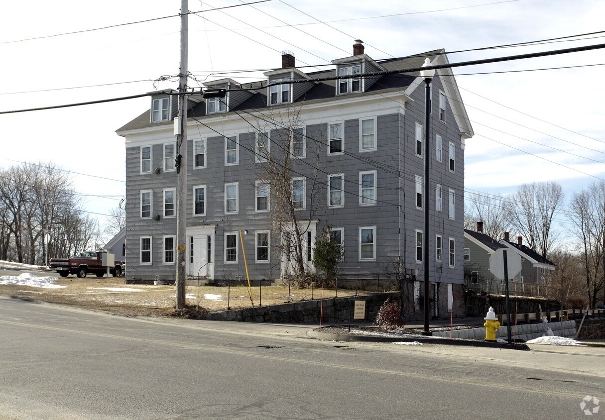 686692 Linwood Ave, Whitinsville, MA 01588 Apartments in