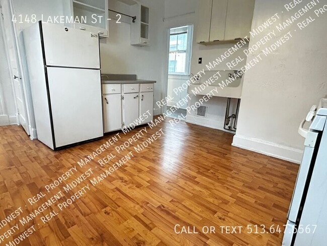 Foto del edificio - 4148 Lakeman St