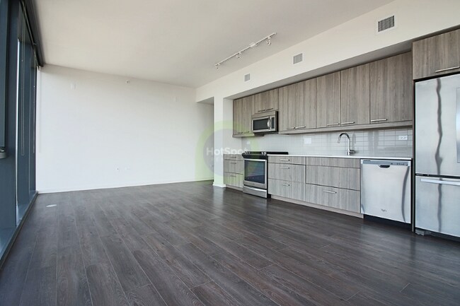 Building Photo - 75 W Couch Pl