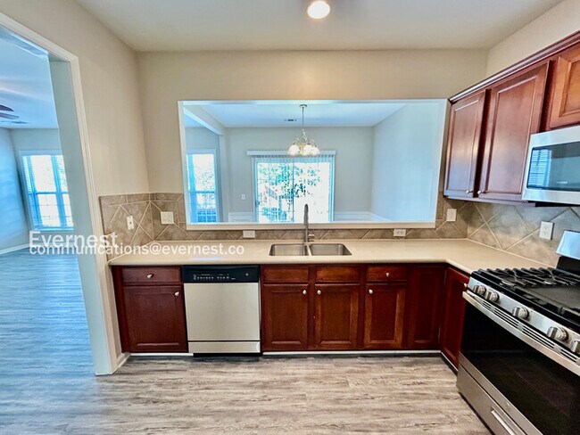 Building Photo - 170 Finchley Dr