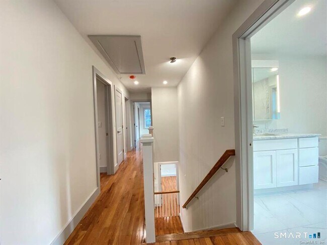 Building Photo - 42 River Rd