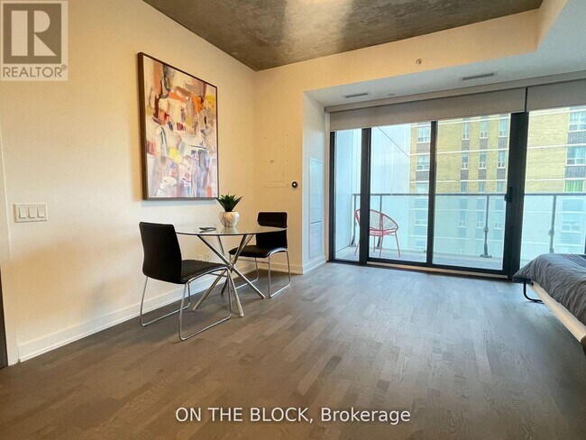 Photo du bâtiment - 185 Roehampton Ave