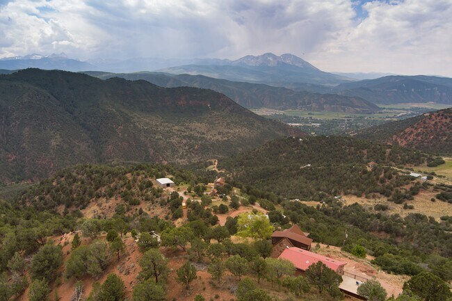Foto del edificio - 2800 Cedar Dr