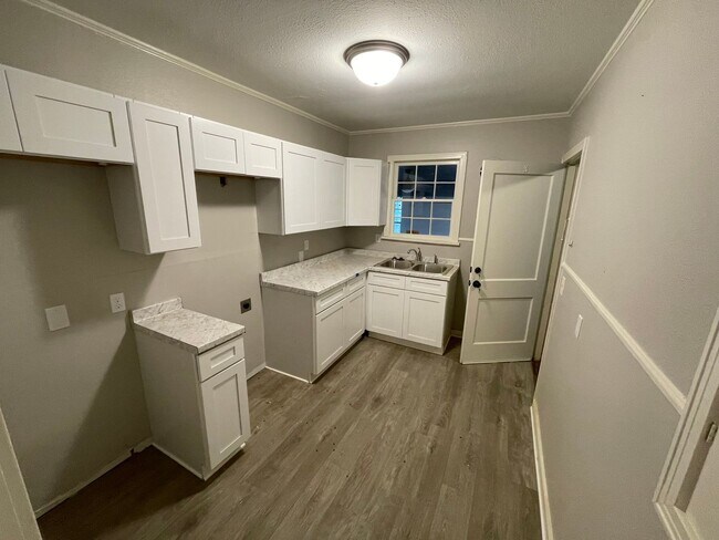 Foto del edificio - Just Remodeled 2 Bed, 1 Bath Home