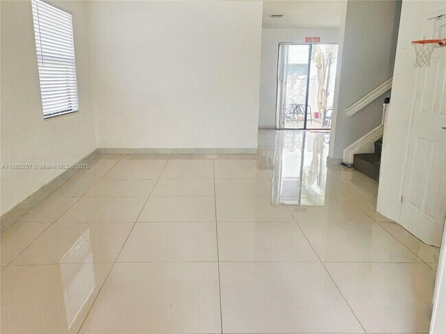Foto del edificio - 3497 W 92nd Pl