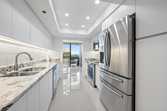 Foto del edificio - 123 Lakeshore Dr