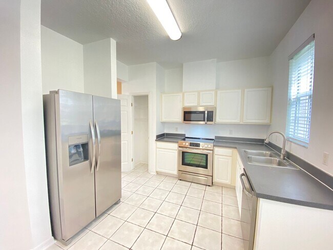 Foto del edificio - LAKES OF WINDERMERE - LAKE REAMS 3BR/2.5BA...