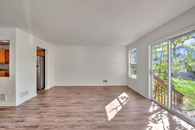 Building Photo - 6 Esplanade Way