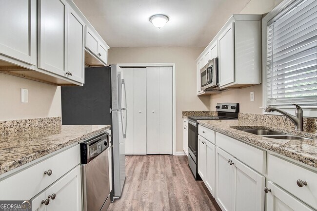 Building Photo - 3011 Belvedere Ln