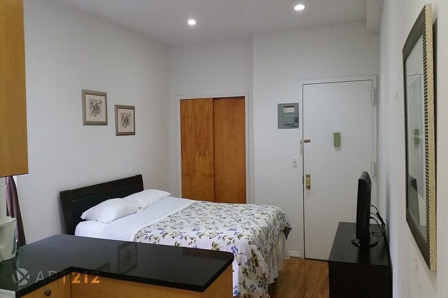 Foto del edificio - 407 W 51st St