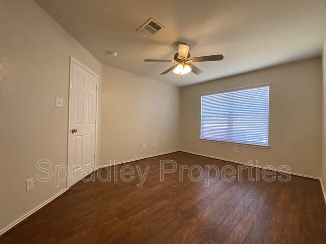 Building Photo - 903 Starlight Dr