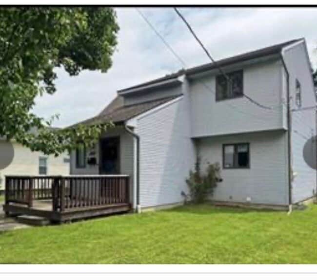 Building Photo - 364 Oak St