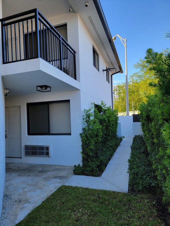 Foto del edificio - 2298 SW 1st St