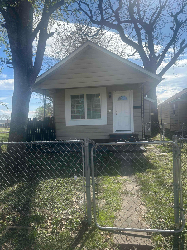 Primary Photo - 2338 E 24th St