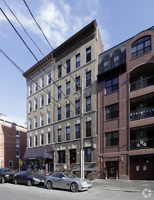 Building Photo - 839 Willow Ave
