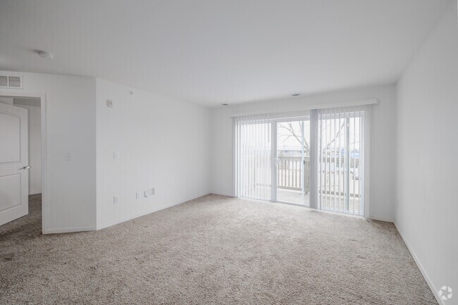 1BR, 1BA - 650SF - Living Room - Layton 1900 Apartments