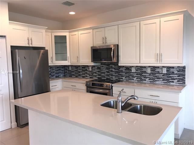 Foto del edificio - 10441-10461 NW 61 Lane