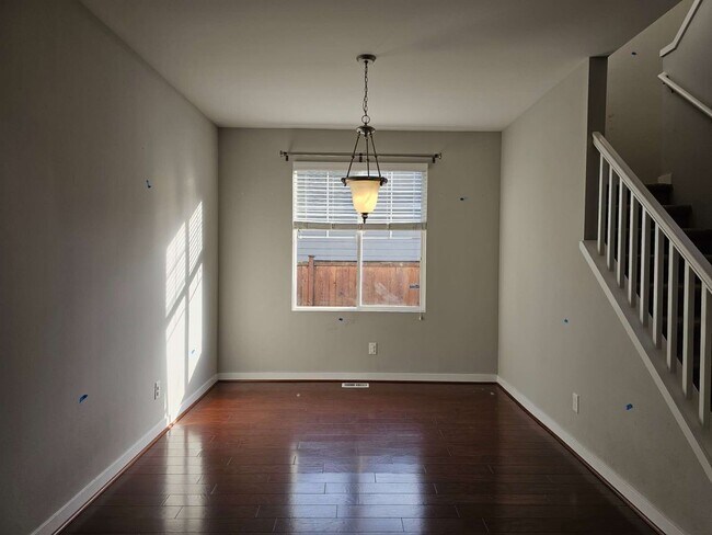 Foto del edificio - Beautiful 4BR Home in – Greenbelt View, 3-Car Garage, Fully Fenced Yard