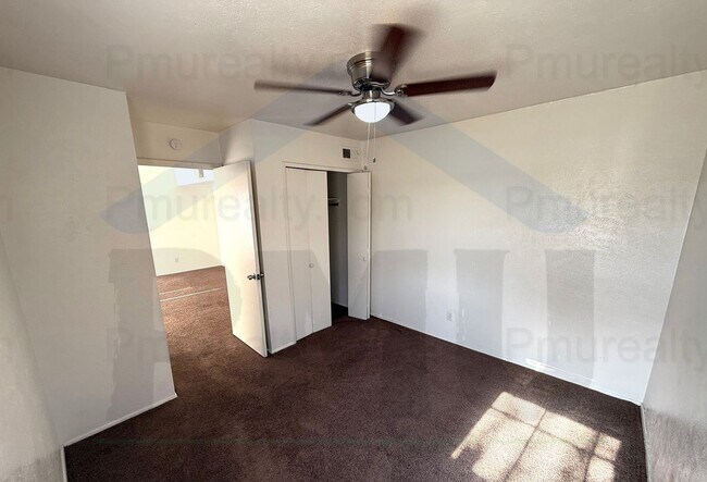 Building Photo - AVAILABLE NOW!!! Half Duplex 2 bed 1 bath in Dallas