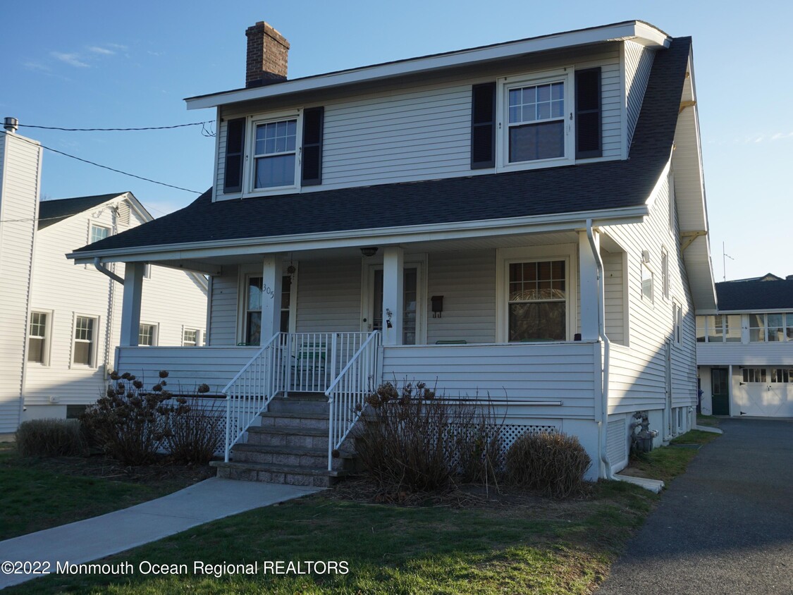 Primary Photo - 305 Evergreen Ave
