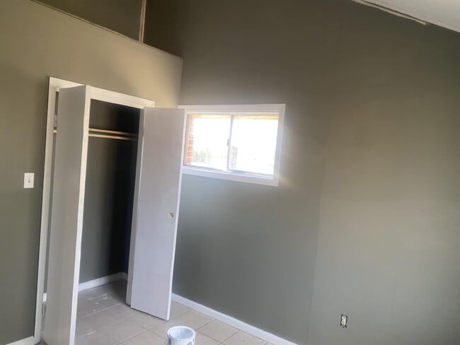 Building Photo - 3064 Cromwell Ave