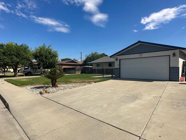 Building Photo - Lemoore Home Coming Soon!