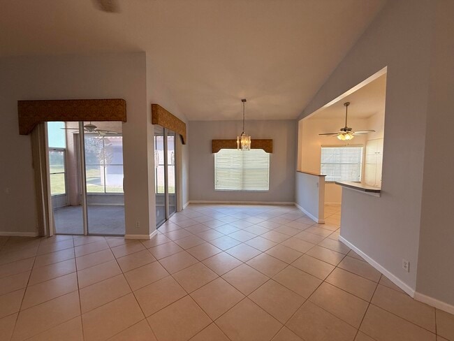 Building Photo - 633 NW Whitfield Way