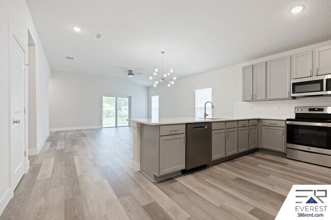 Building Photo - 8 Red Oak Pl