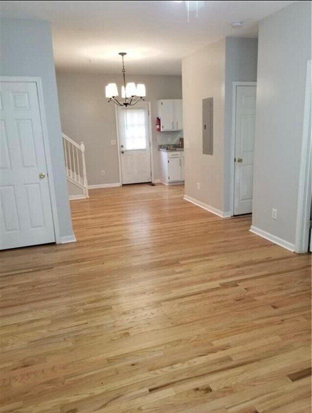 Foto principal - 1651 Massachusetts St SW