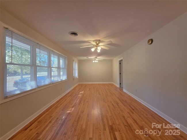 Foto del edificio - 9301 Gold Hill Rd