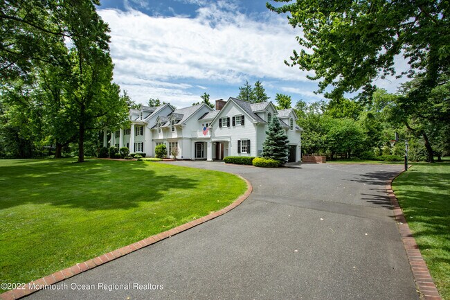 Building Photo - 4 Broadmoor Dr