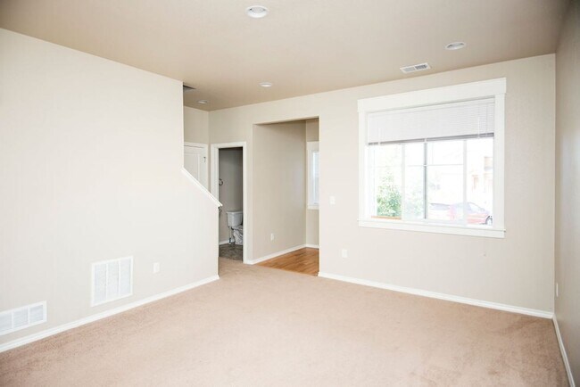Foto del edificio - Spacious 3 Bedroom Single-Family Home with Modern Features